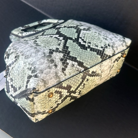New GUESS Errin Snakeskin Small Frame Satchel - Picture 8 of 10